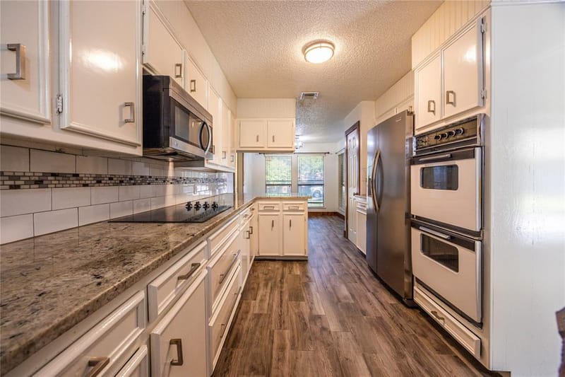 640 Ivy Ann Drive, Woodway TX 76712 - Photo 10