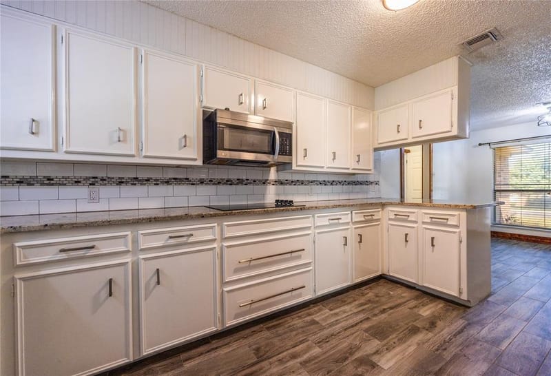 640 Ivy Ann Drive, Woodway TX 76712 - Photo 11