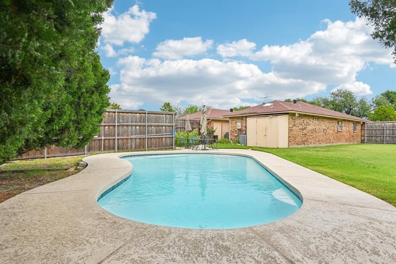 5605 Blair Oaks Drive, The Colony TX 75056 - Photo 2