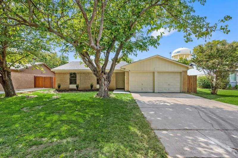 1109 Dennis Drive, Saginaw TX 76179