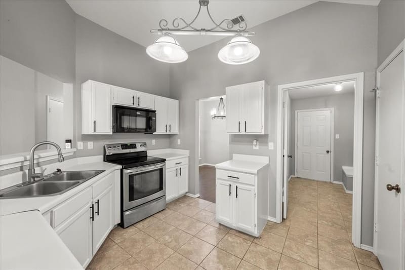 5624 Fox Hunt Drive, Arlington TX 76017 - Photo 8