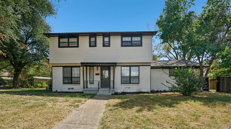 8036 Woodhue Circle, Dallas TX 75228