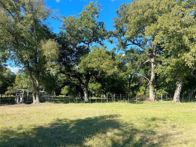 329 Lowell Road, Milford TX 76670 - Photo 37