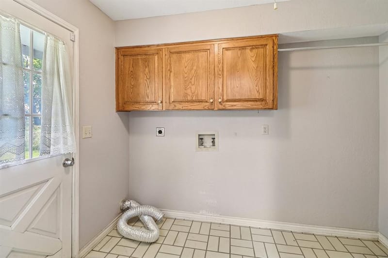 329 Lowell Road, Milford TX 76670 - Photo 8