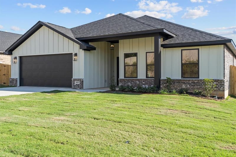 16517 Crossing Circle, Lindale TX 75771 - Photo 2