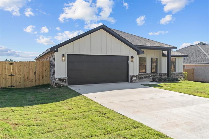 16517 Crossing Circle, Lindale TX 75771 - Photo 3
