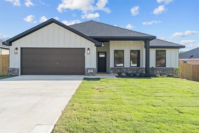 16517 Crossing Circle, Lindale TX 75771