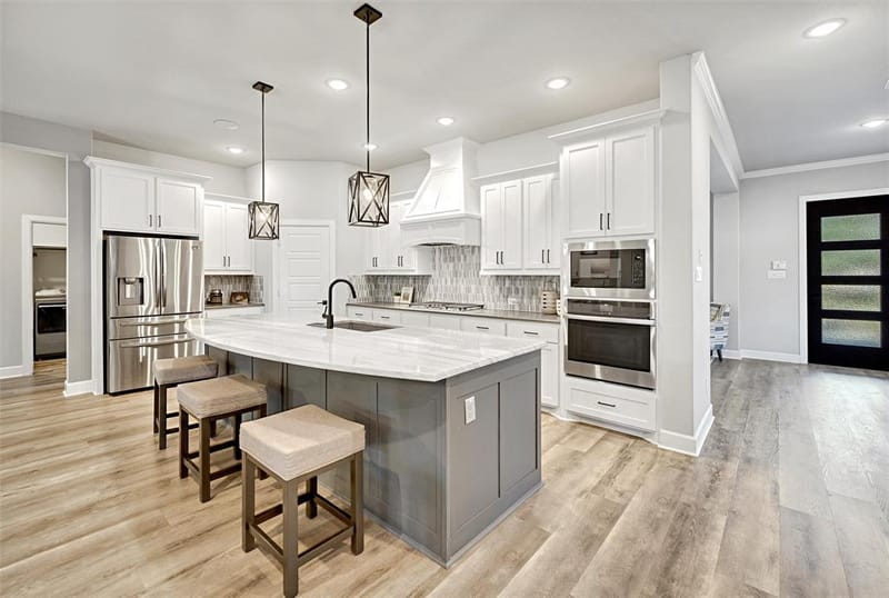 4825 Beaver Creek Drive, Arlington TX 76005 - Photo 2