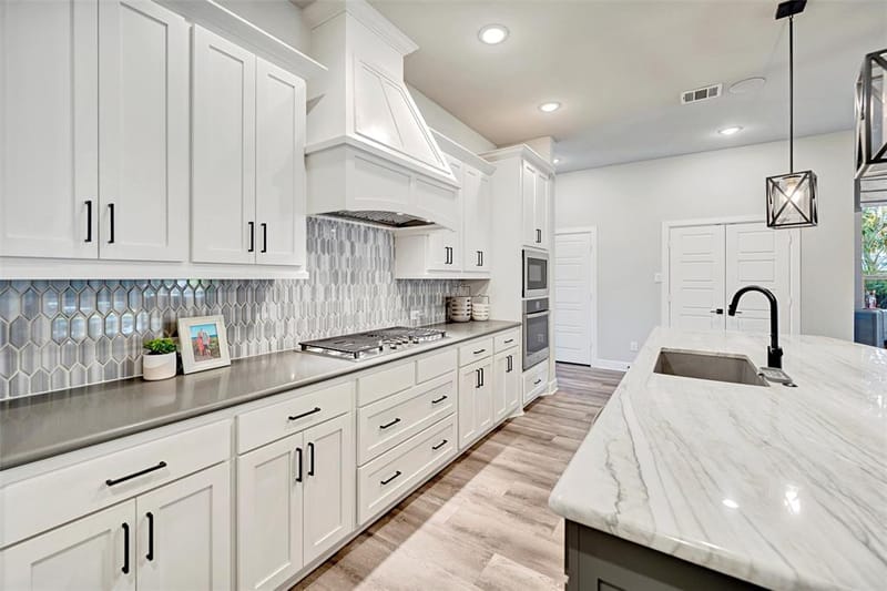 4825 Beaver Creek Drive, Arlington TX 76005 - Photo 3