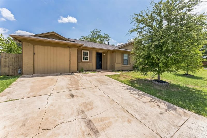 5921 Sea Breeze Lane, Fort Worth TX 76135 - Photo 2