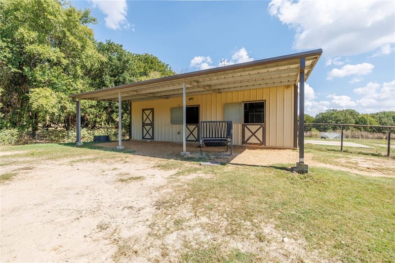 1639 Bloomfield Road, Valley View TX 76272 - Photo 20