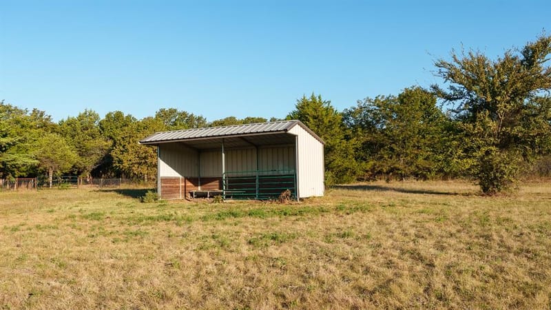 1639 Bloomfield Road, Valley View TX 76272 - Photo 31