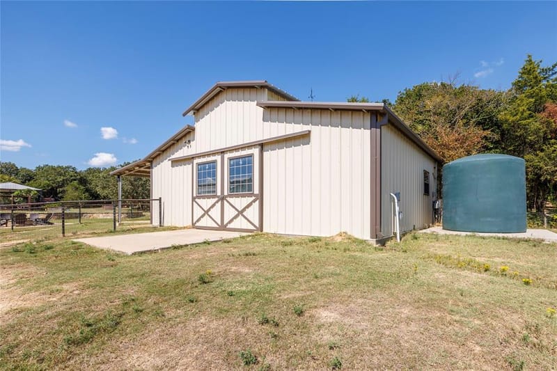 1639 Bloomfield Road, Valley View TX 76272 - Photo 21