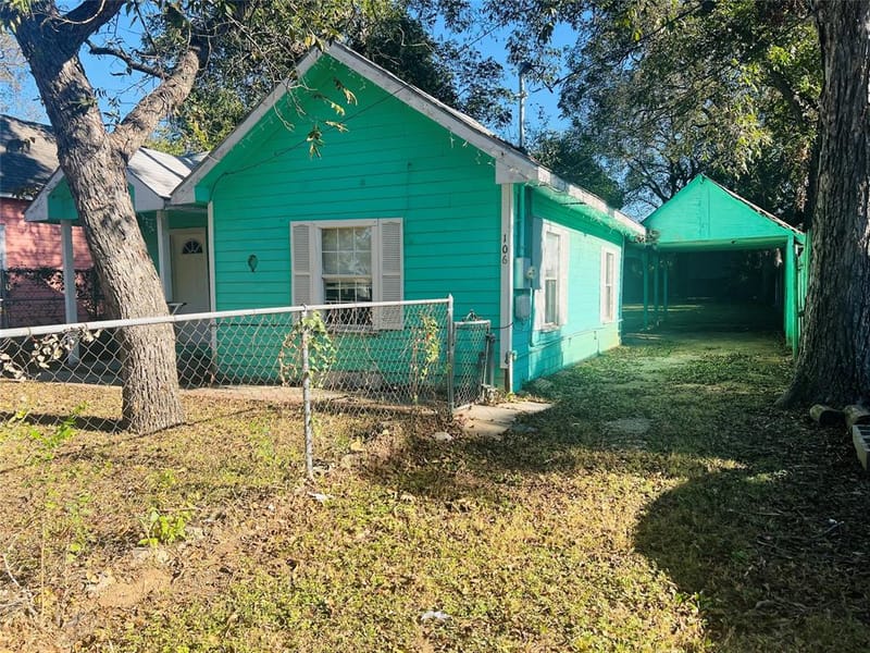 106 Columbia Street, Cleburne TX 76031 - Photo 2