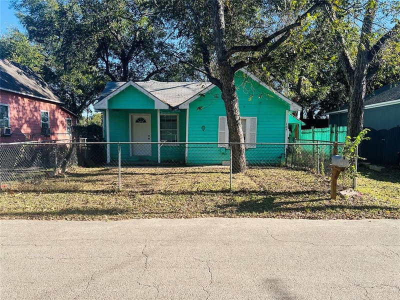106 Columbia Street, Cleburne TX 76031