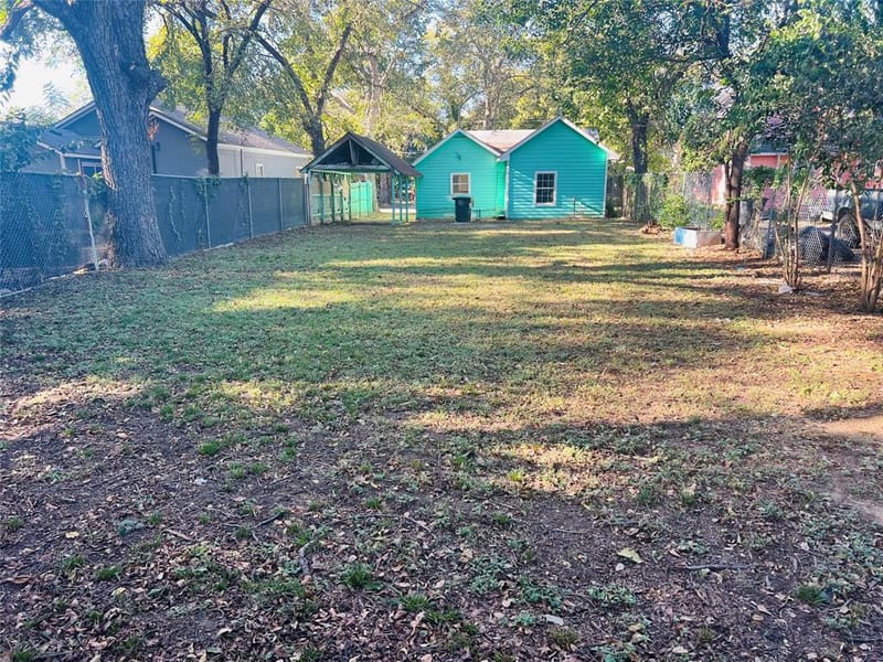 106 Columbia Street, Cleburne TX 76031 - Photo 4