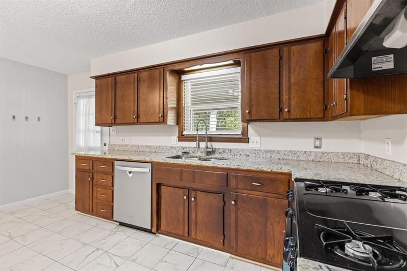 904 S Gribble Street, Sherman TX 75090 - Photo 9