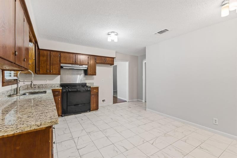 904 S Gribble Street, Sherman TX 75090 - Photo 8