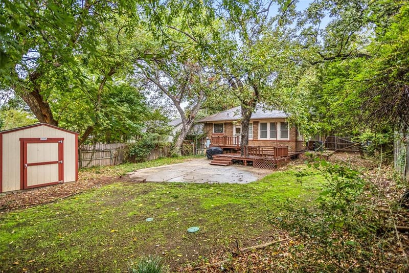2303 Mistletoe Drive, Fort Worth TX 76110 - Photo 23