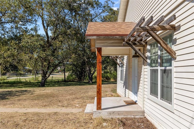505 E Walcott Avenue, Comanche TX 76442 - Photo 2