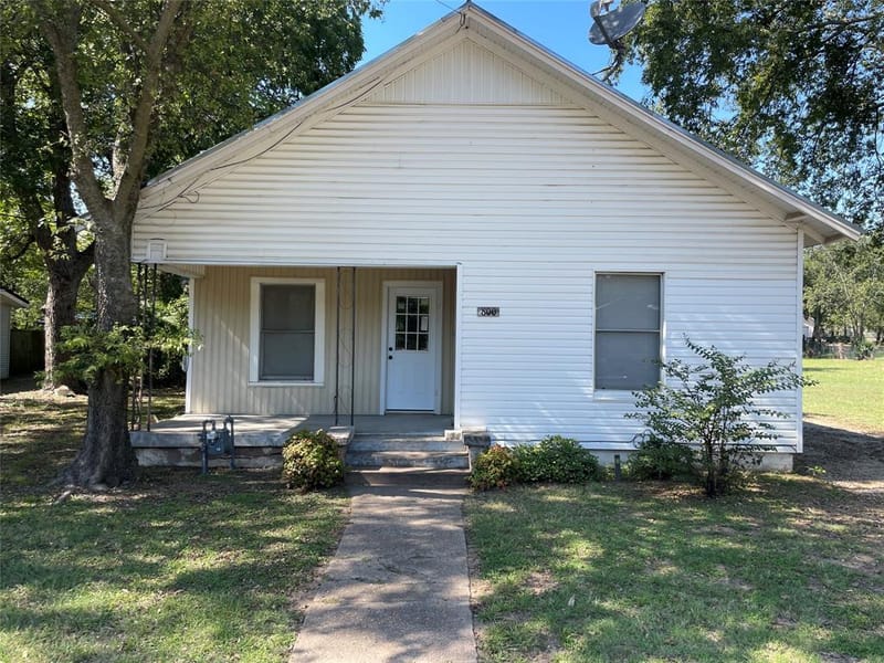 800 Jefferson Street, Bowie TX 76230 - Photo 17