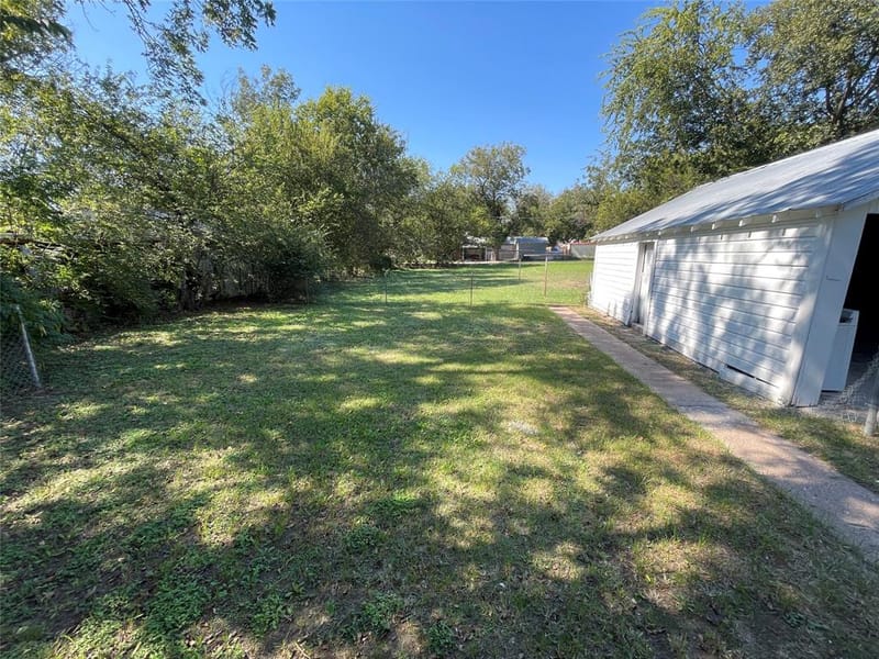 800 Jefferson Street, Bowie TX 76230 - Photo 20