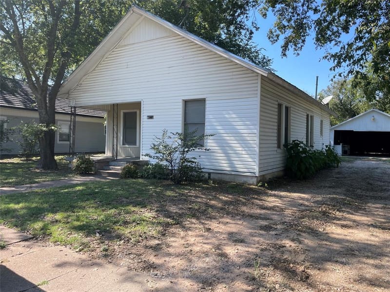 800 Jefferson Street, Bowie TX 76230 - Photo 19