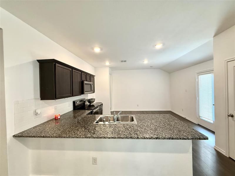 1018 Old Oaks Drive, Forney TX 75126 - Photo 7