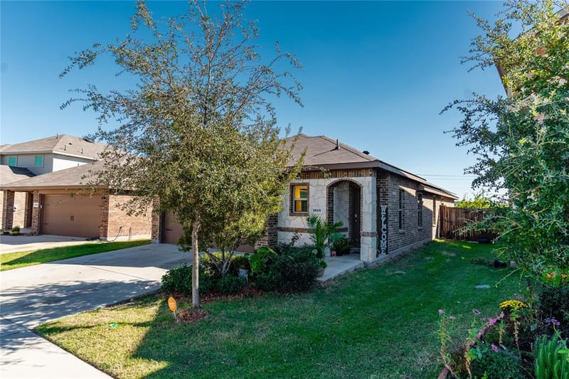 1018 Old Oaks Drive, Forney TX 75126 - Photo 3