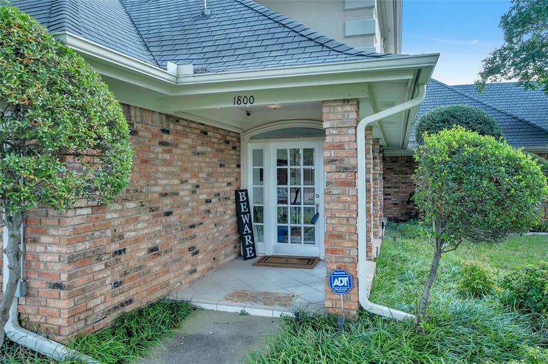 1800 Hampton Drive, Bedford TX 76021