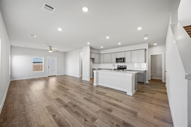 1017 Park Oak Lane, Crowley TX 76036 - Photo 4