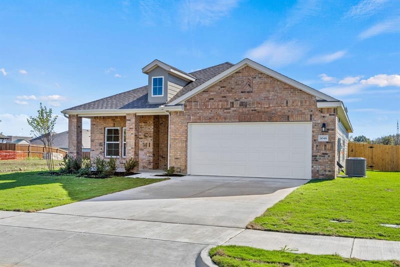 1048 Miraverde Trail, Crowley TX 76036 - Photo 2