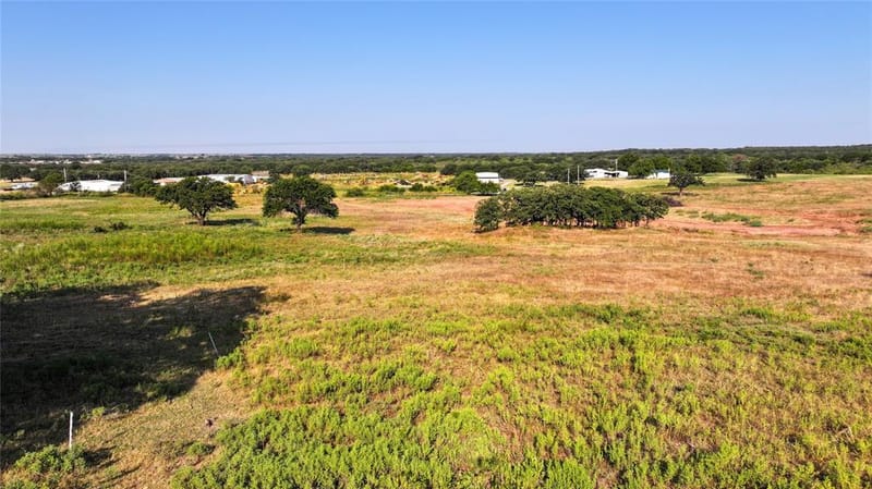 381 W Mccool Road, Nocona TX 76255 - Photo 2