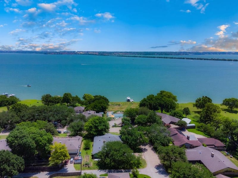 8518 Bridgewater Drive, Rowlett TX 75088 - Photo 2