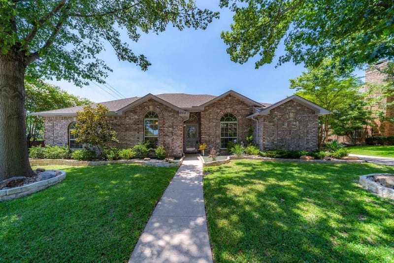 8518 Bridgewater Drive, Rowlett TX 75088