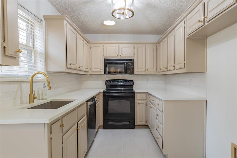 8518 Bridgewater Drive, Rowlett TX 75088 - Photo 4