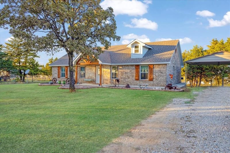 1375 County Road 176, Whitesboro TX 76273 - Photo 2
