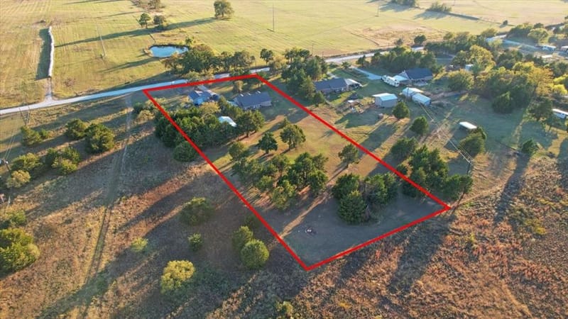 1375 County Road 176, Whitesboro TX 76273 - Photo 32