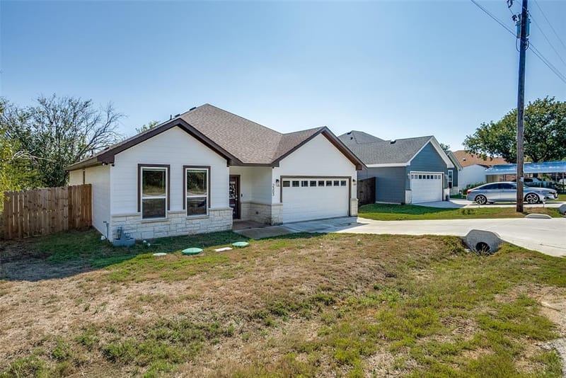 2303 Pedernales Court, Granbury TX 76048 - Photo 2