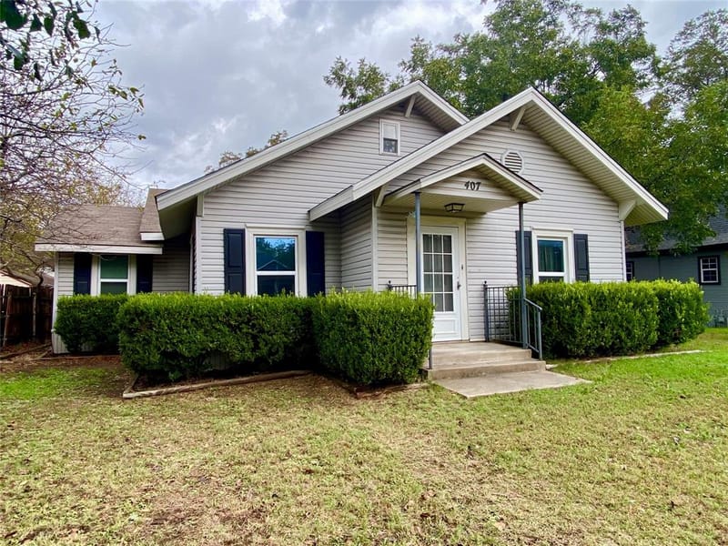 407 E Main Street, Whitesboro TX 76273 - Photo 2