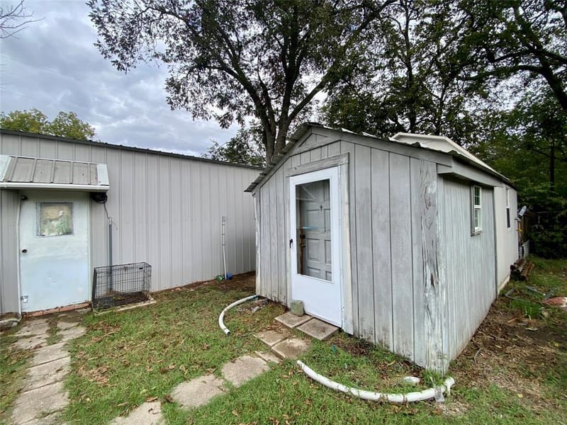 407 E Main Street, Whitesboro TX 76273 - Photo 14
