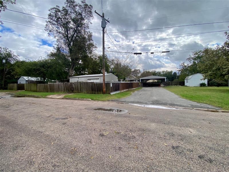 407 E Main Street, Whitesboro TX 76273 - Photo 18