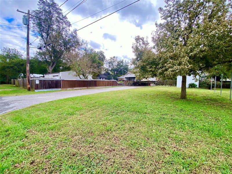 407 E Main Street, Whitesboro TX 76273 - Photo 19