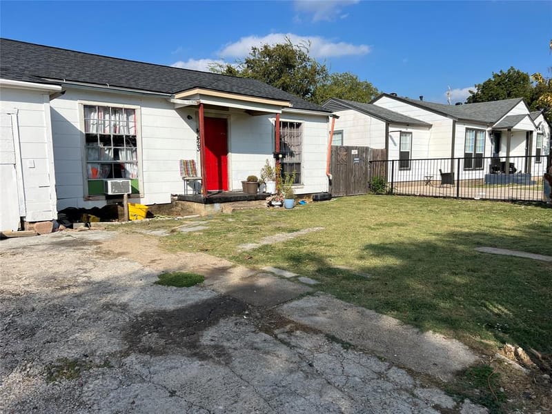 4423 Hopkins Avenue, Dallas TX 75209 - Photo 2
