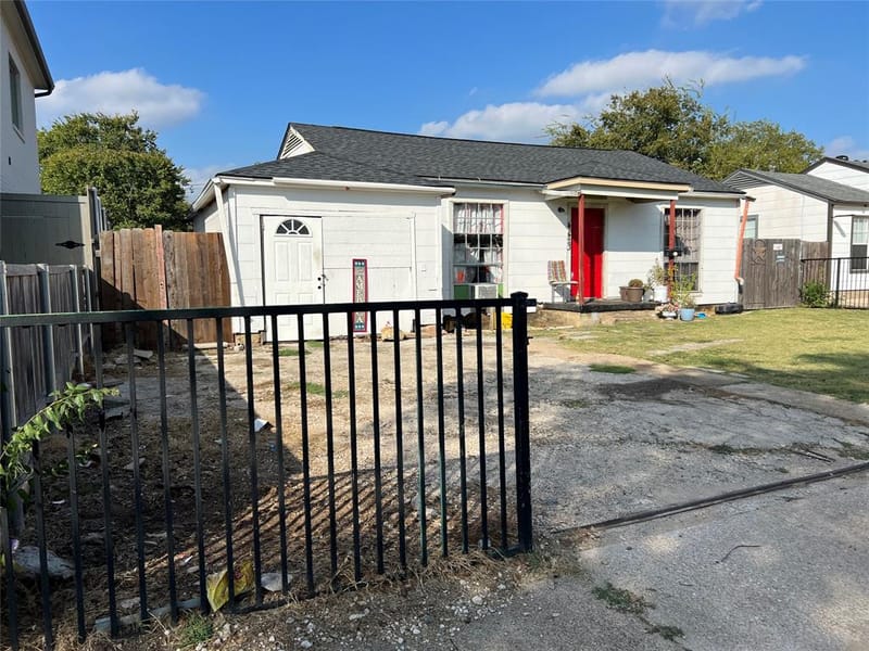 4423 Hopkins Avenue, Dallas TX 75209