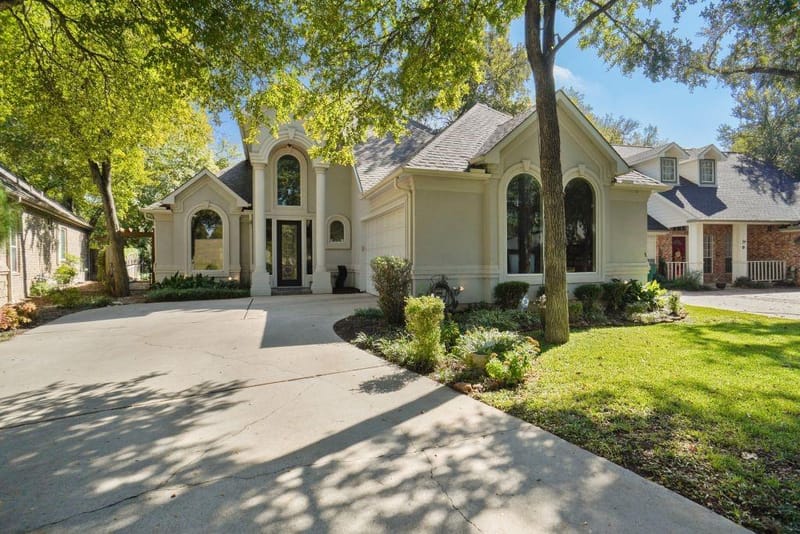 5968 Riverbend Place, Fort Worth TX 76112 - Photo 3