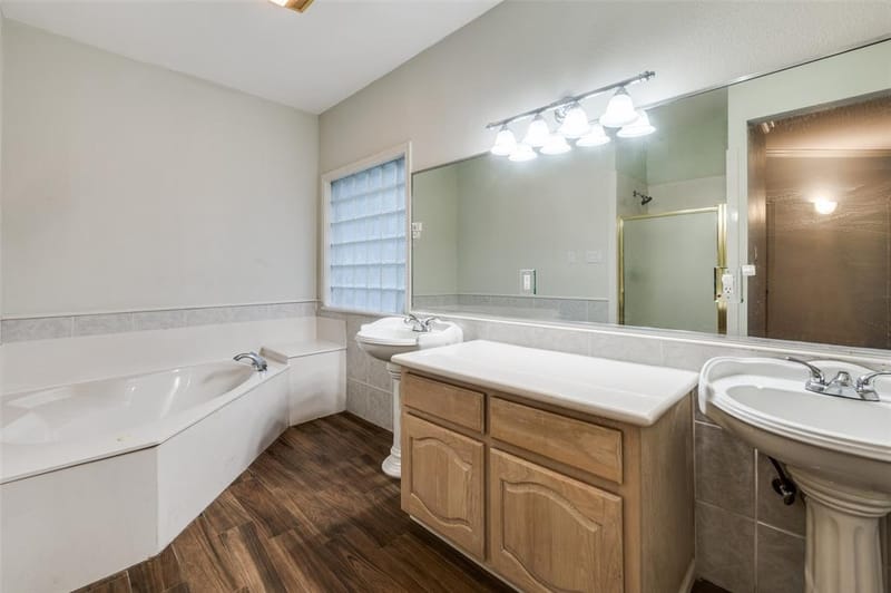 1805 Old Oak Drive, Arlington TX 76012 - Photo 17