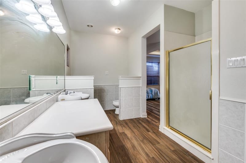 1805 Old Oak Drive, Arlington TX 76012 - Photo 16