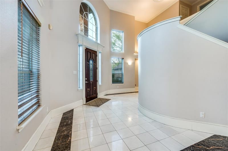 1805 Old Oak Drive, Arlington TX 76012 - Photo 3
