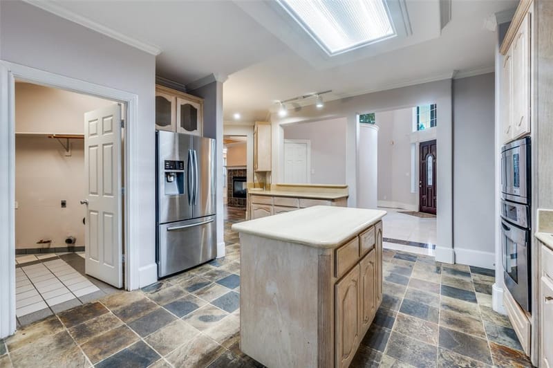 1805 Old Oak Drive, Arlington TX 76012 - Photo 10